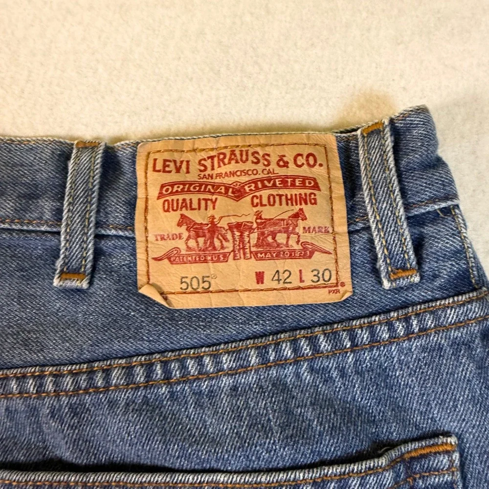 Levis 505 Regular Fit Jeans Mens 42x30 Medium Wash Blue Straight Leg Denim 6979